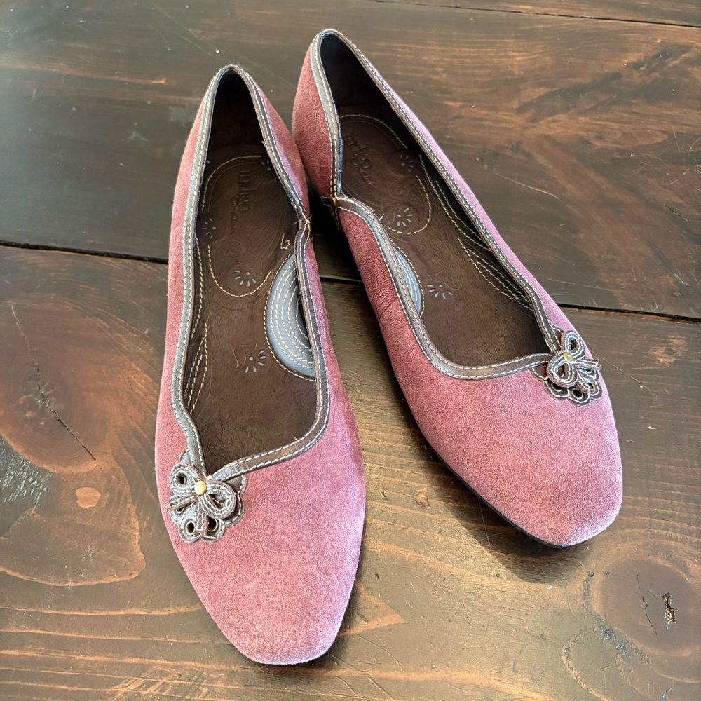 Clarks Mauve Leather Flats with Decorative Detail